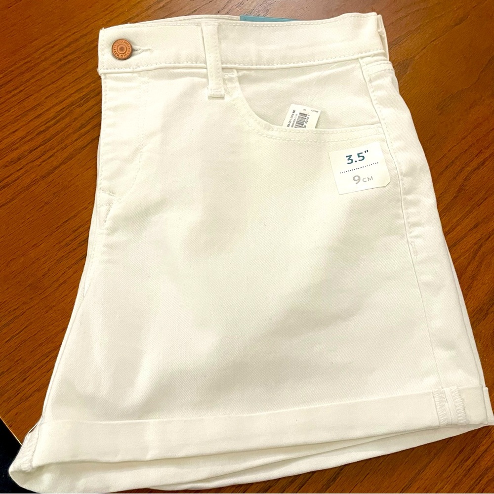 Brand NEW! Old Navy size 14 Stretch White Shorts